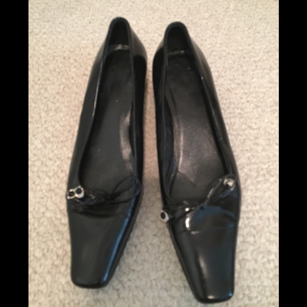 Coach pumps 7b patent leather with signature fobs